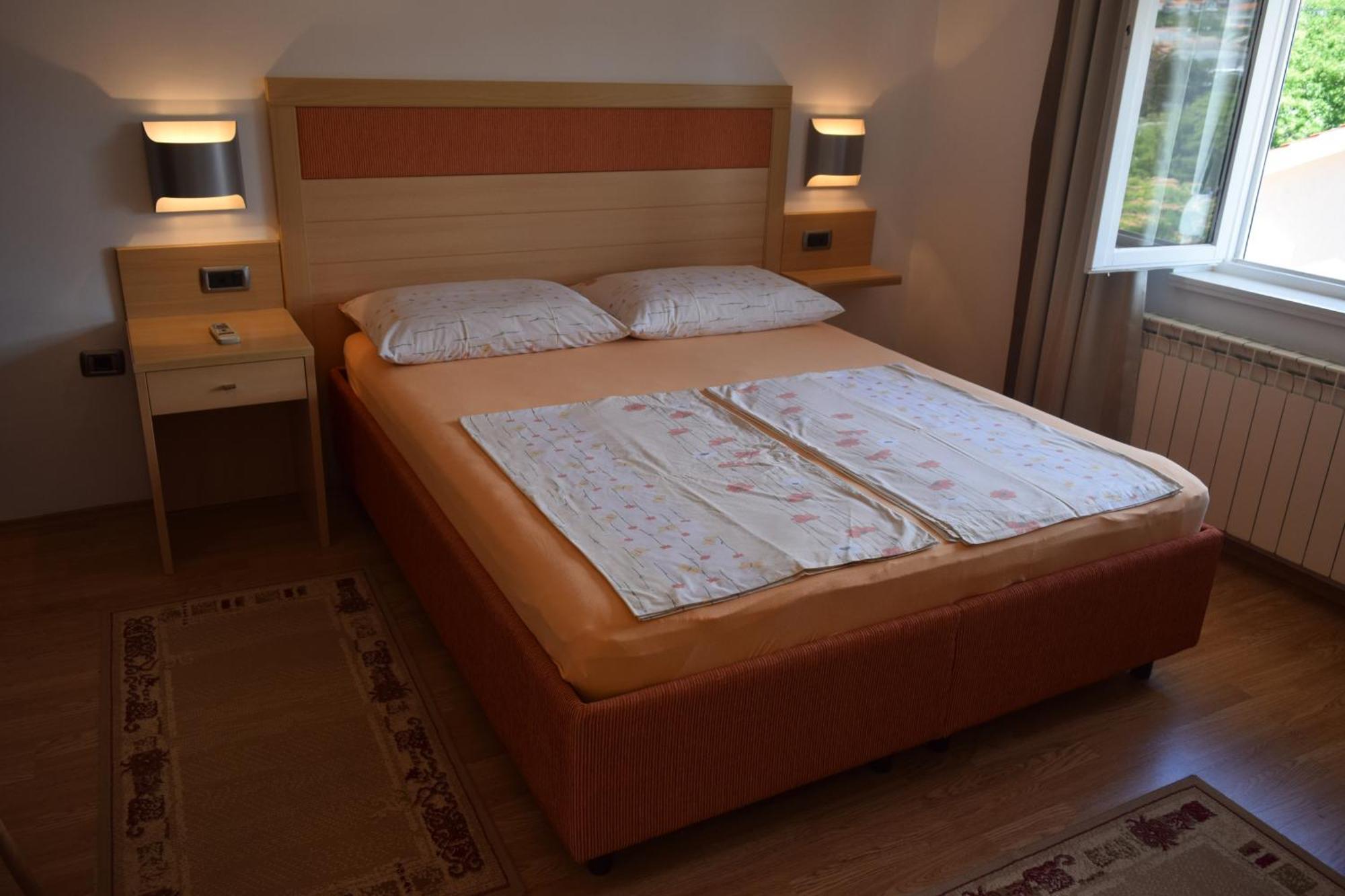 Apartments And Rooms By The Sea Barbat, Rab - 4973 Rab Town Eksteriør bilde