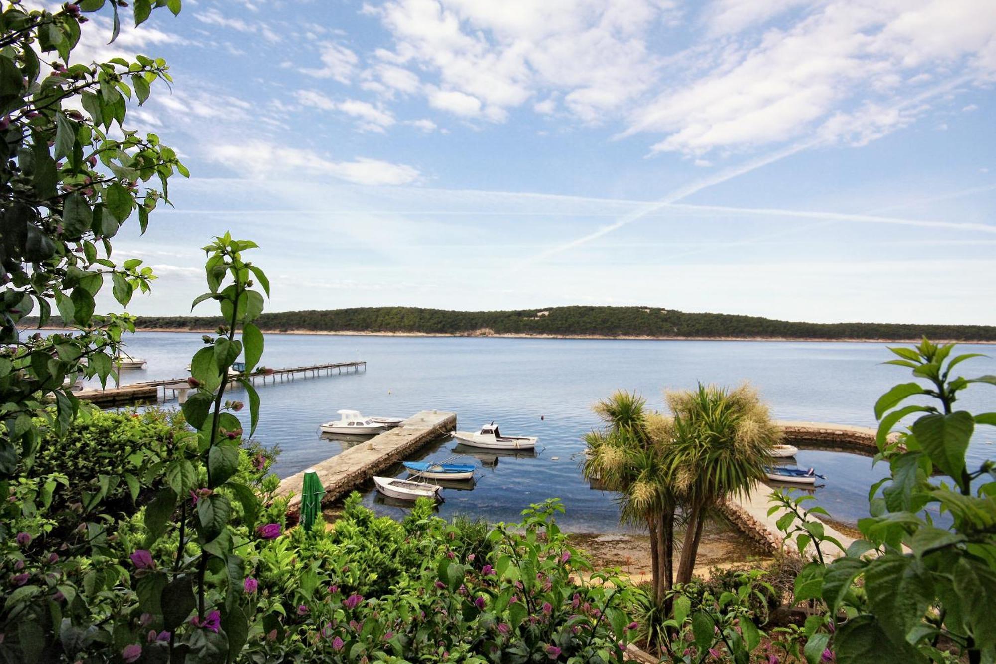 Apartments And Rooms By The Sea Barbat, Rab - 4973 Rab Town Eksteriør bilde