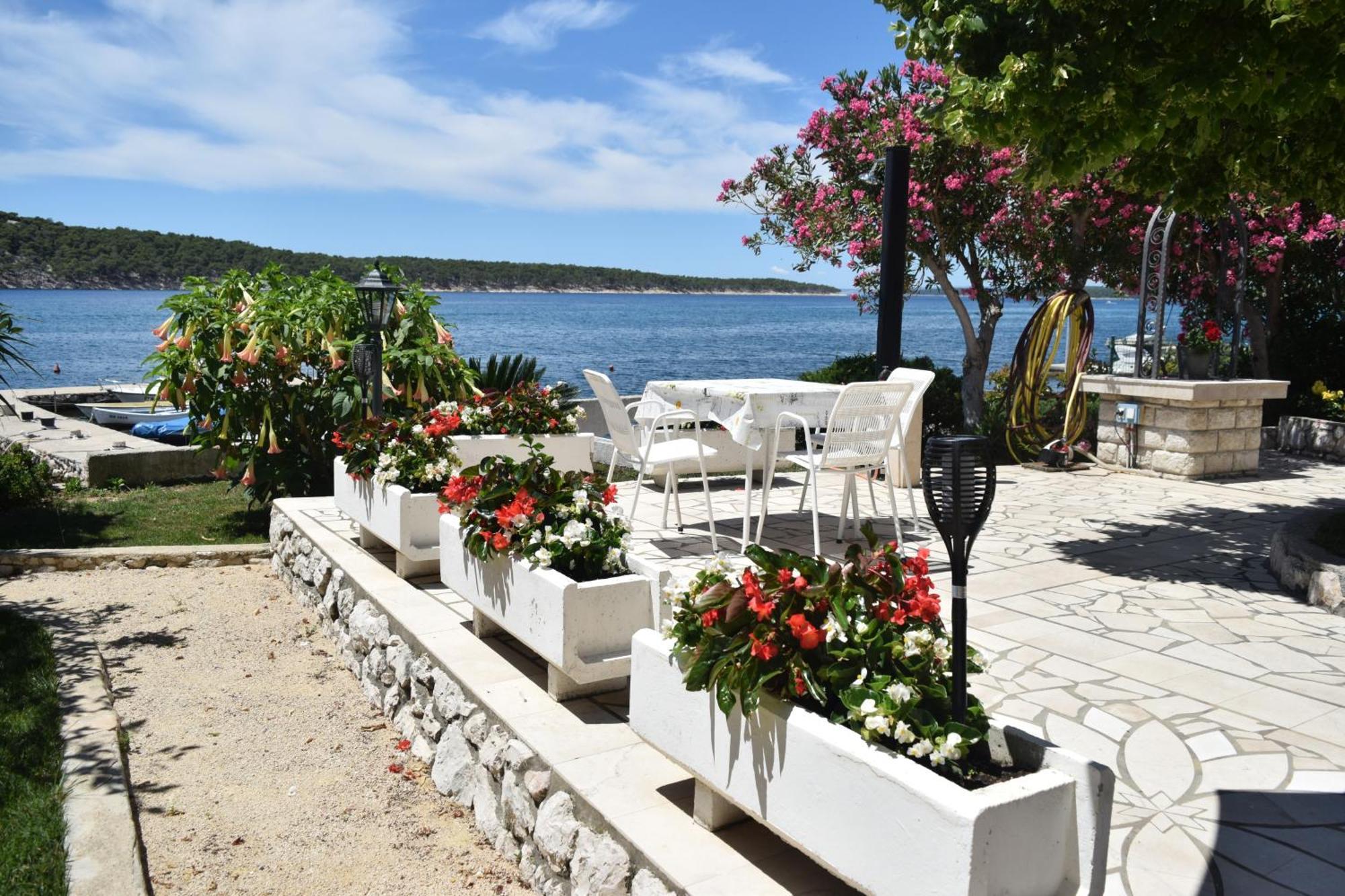 Apartments And Rooms By The Sea Barbat, Rab - 4973 Rab Town Eksteriør bilde