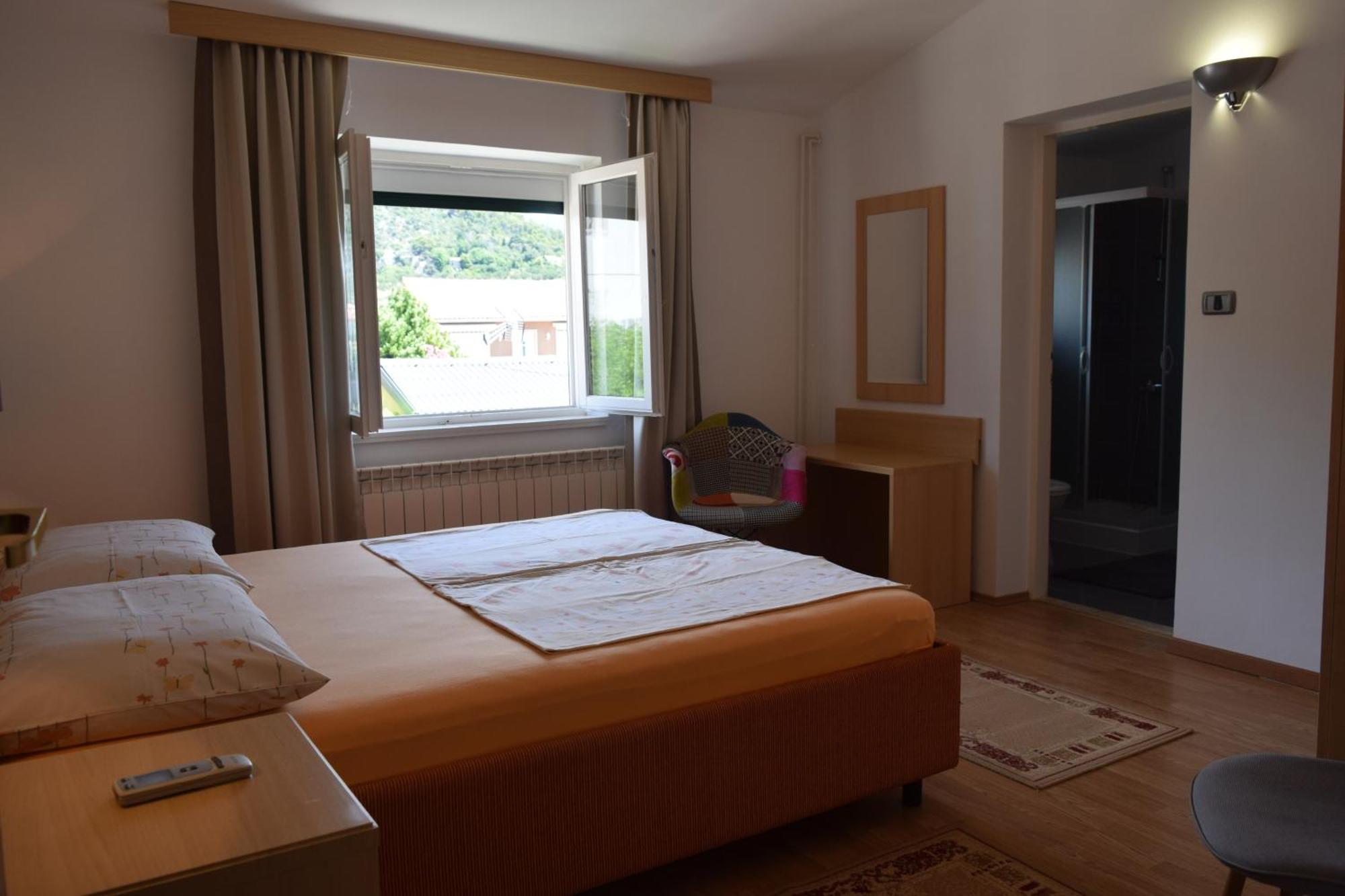 Apartments And Rooms By The Sea Barbat, Rab - 4973 Rab Town Rom bilde